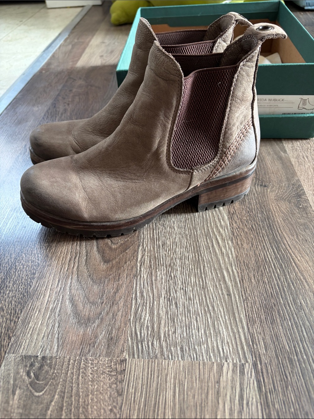 Women’s Bueno Taupe Chelsea Ankle Boots - size 39